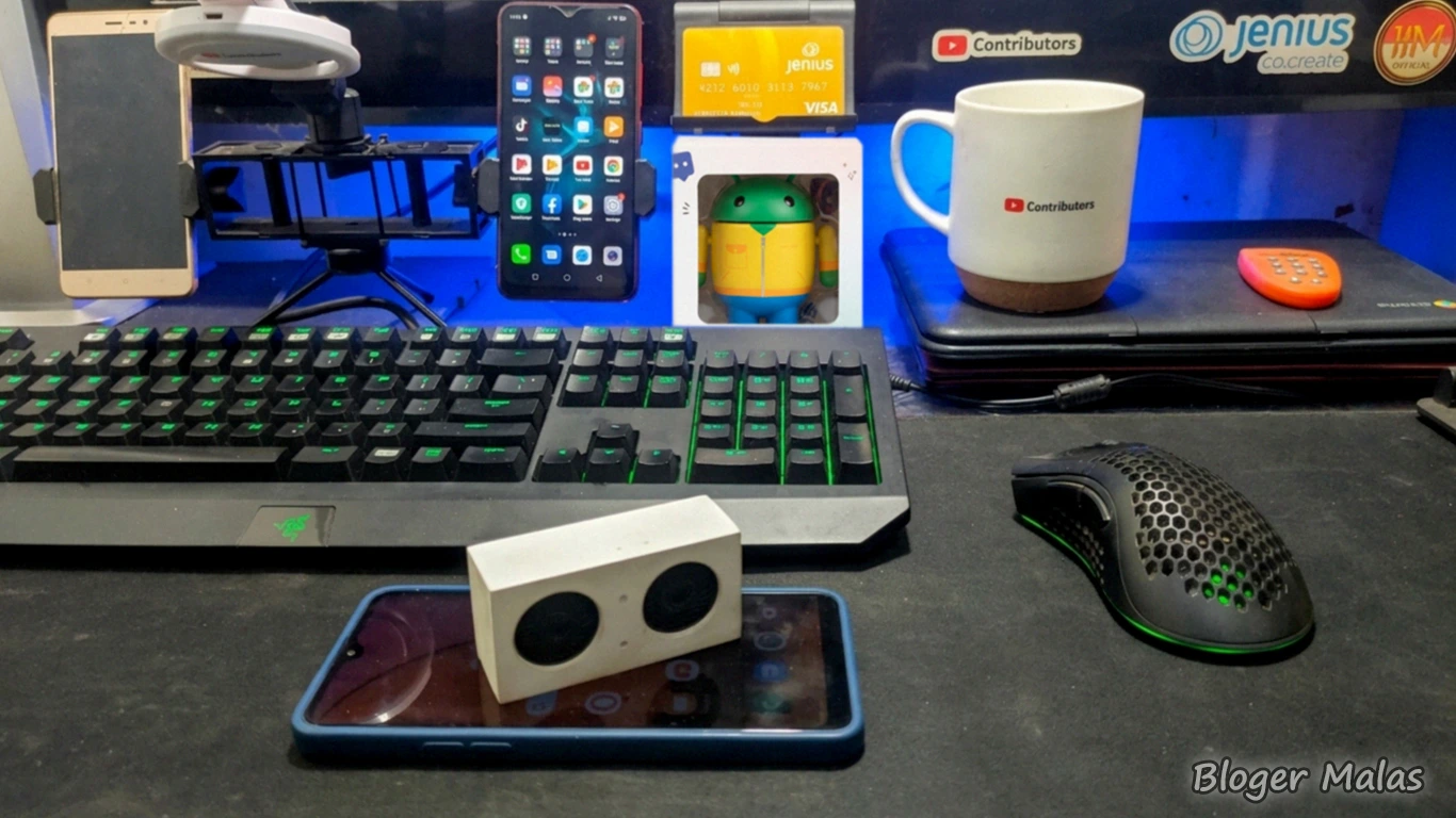 Meja kerja ala Bloger Malas
